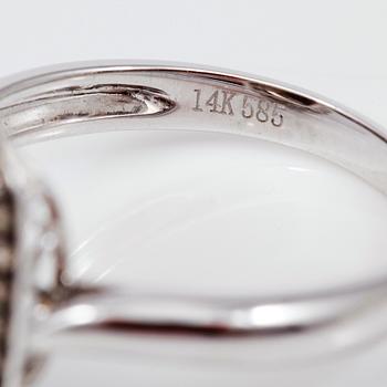 RING, diamanter samt röktopas.