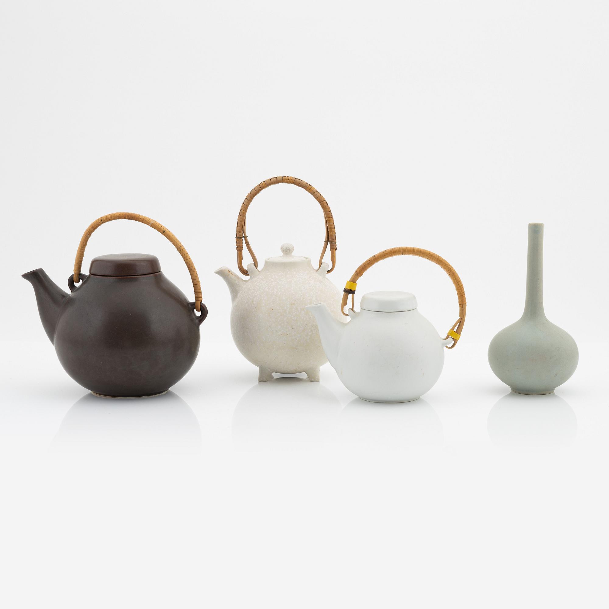Gunnar Nylund, a stoneware teapot from Rörstrand and two teapots and a vase, Arabia.