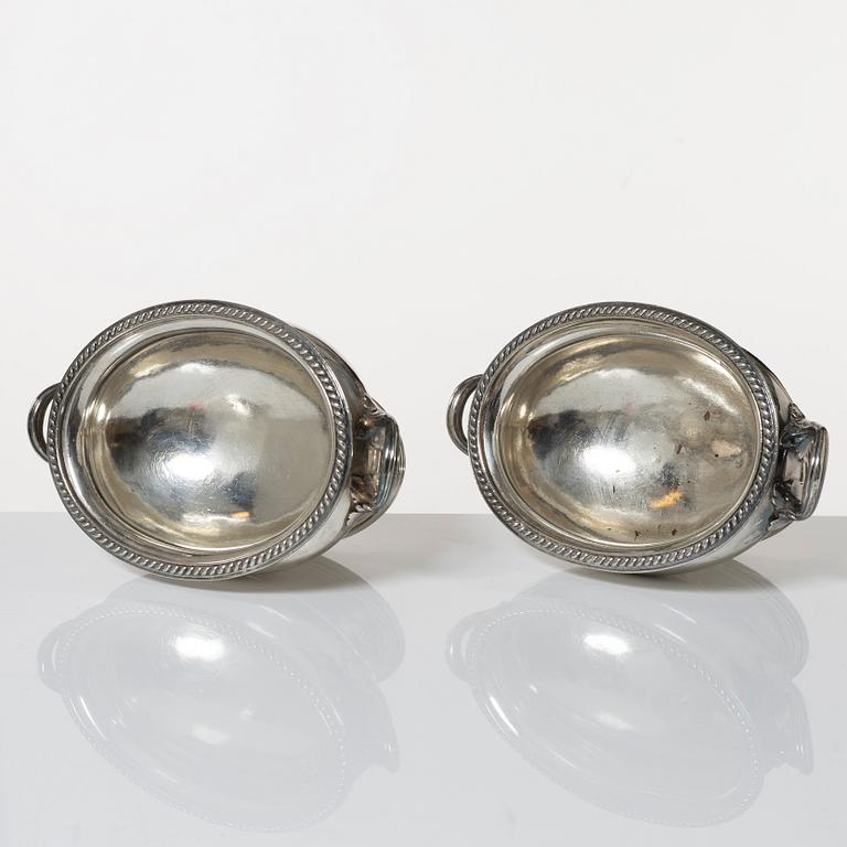 Bowls with lids, a pair, silver plate, Elkington, 20th century.