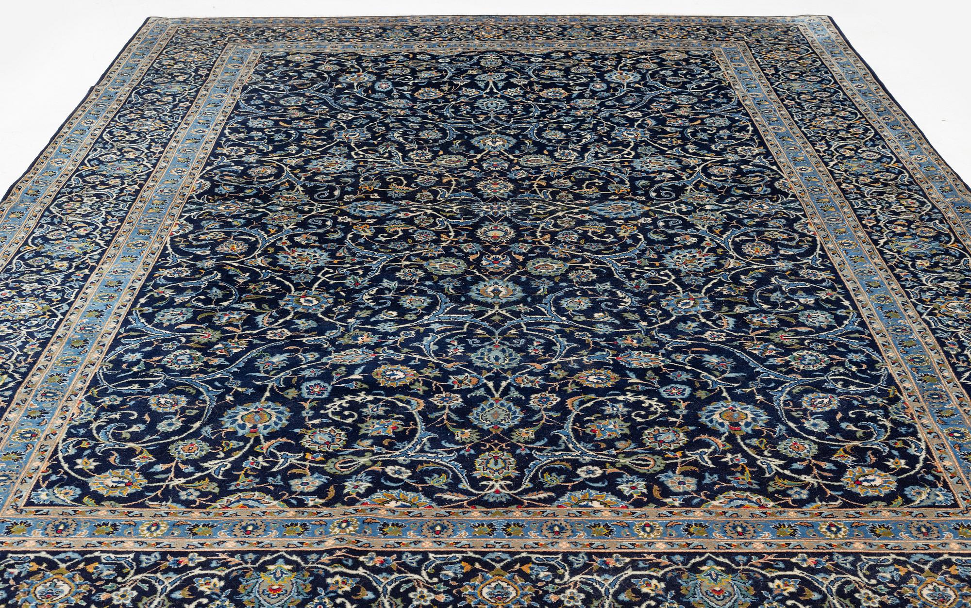 Matta, Keshan, ca 385 x 275 cm.