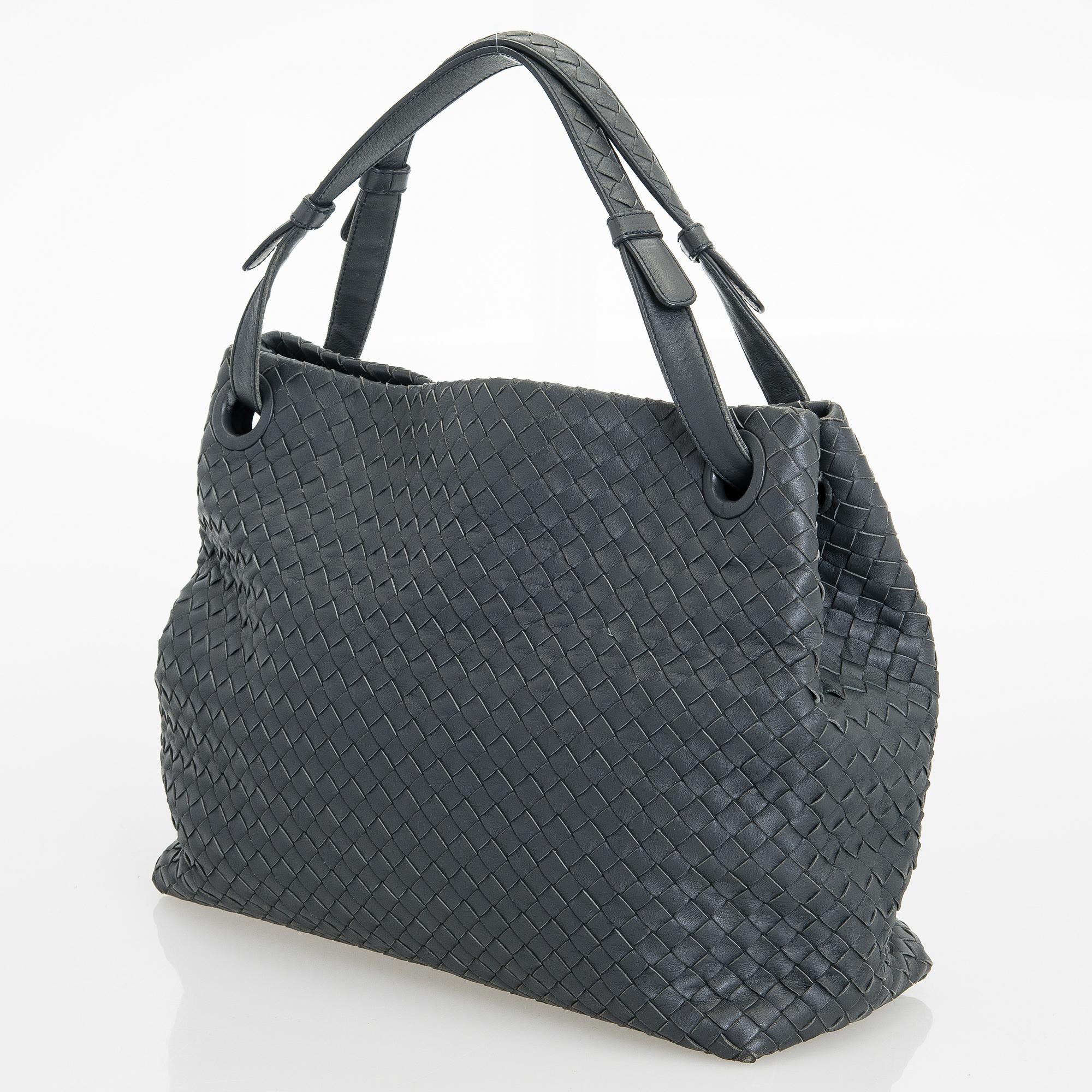 Bottega Veneta, 'Medium Garda' bag.