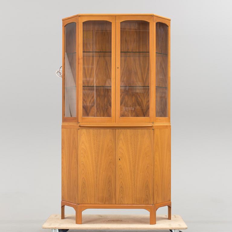 CARL MALMSTEN, Vitrinskåp. "Undantaget".