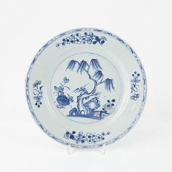 Skålfat, bojan samt tallrikar, 3 st, porslin, Kina, 1700-1800-tal.