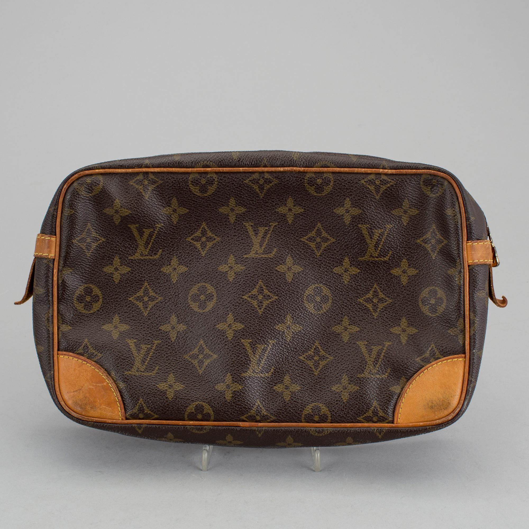 NECESSÄR, Louis Vuitton.