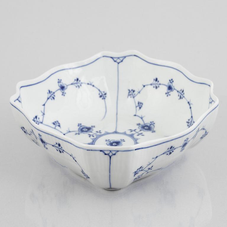 A set of three 'Blue Fluted' porcelain serving bowls and a bowl with cover, Royal Copenhagen, 1893-1900.