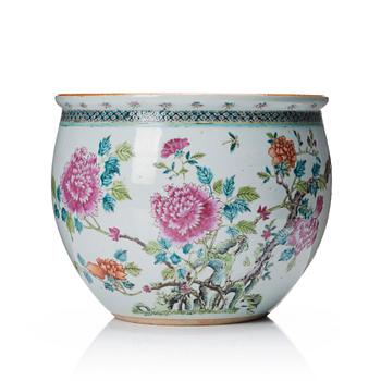 1088. A famille rose flower pot, Qing dynasty, circa 1900.