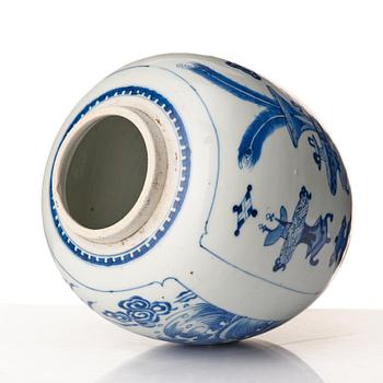 A blue and white jar, Qing dynasty, Kangxi (1662-1722).