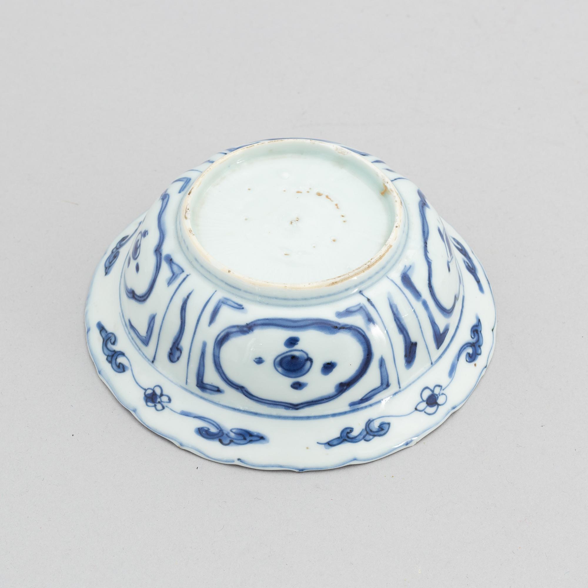 A Chinese blue and white "Kraak" bowl, Ming dynasty (1368-1644).