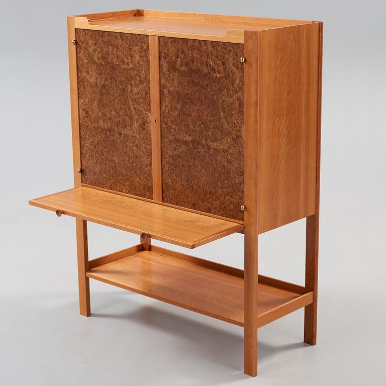 JOSEF FRANK, skåp, Firma Svenskt Tenn, modell 2135.