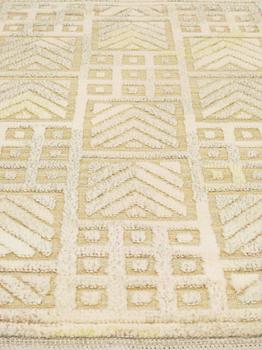 CARPET. Pile in relief. 139,5 x 81,5 cm. Signed ES at the back.