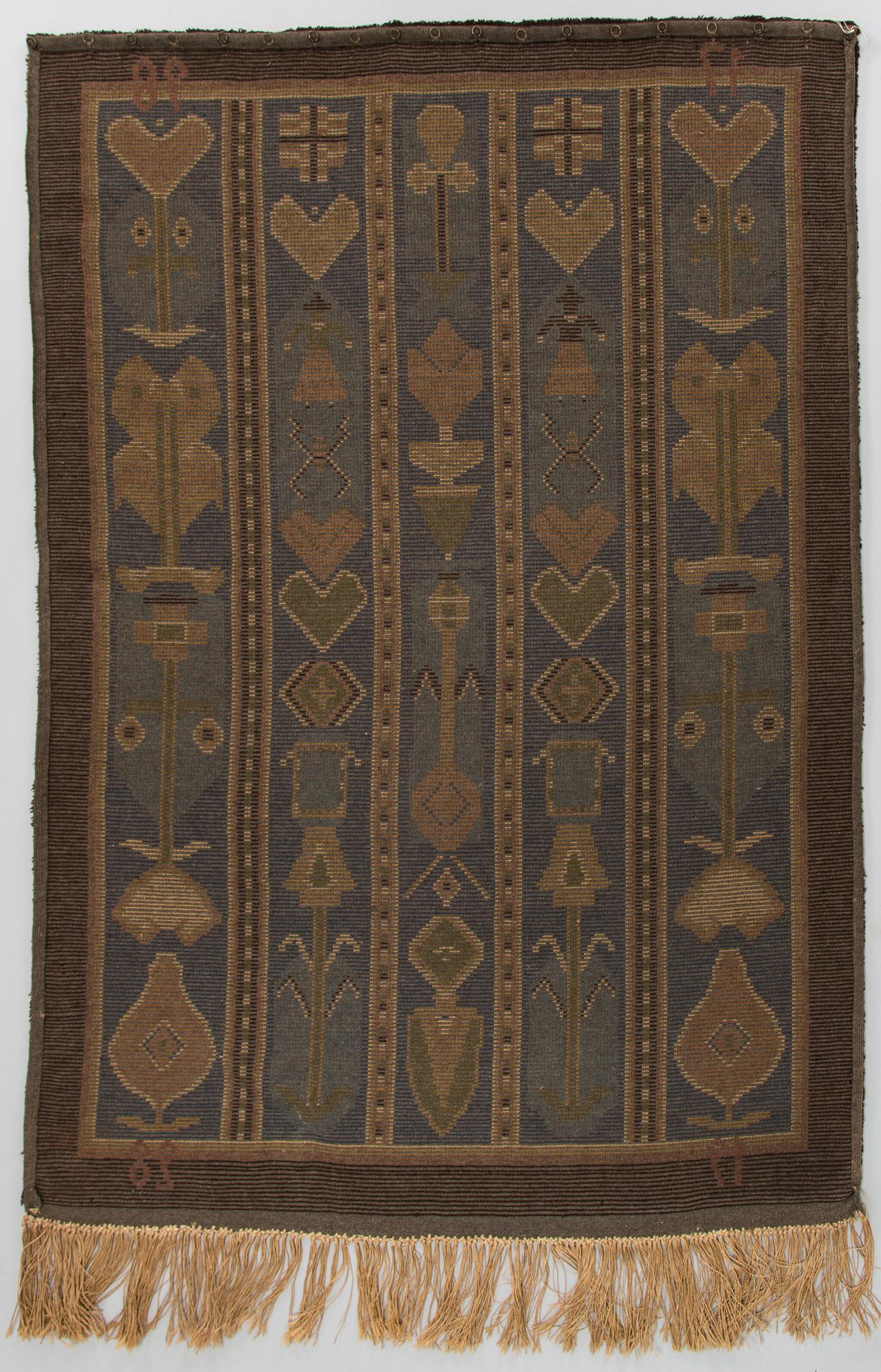 A Finnish long pile ryijy rug, model from Uurainen, probably for Neovius. Dated 1798 1928. Circa 200x141 cm.