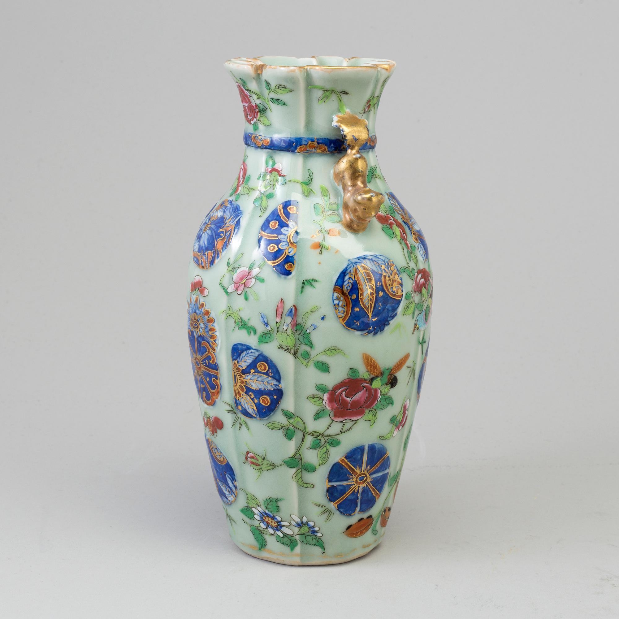 A Canton vase, Qing dynasty, 19th Century.