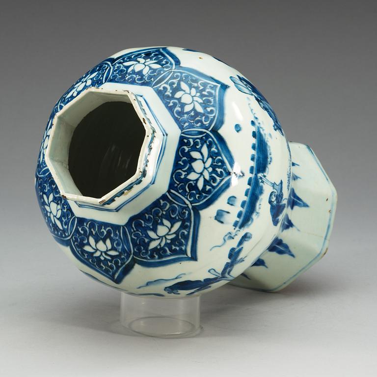 A blue and white Transitonal jar, 17th Century.