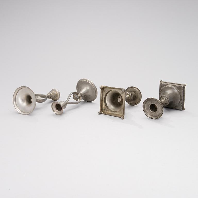 KYNTTILÄNJALKOJA 2 paria, tinaa, valmistajat Oy Taito Ab ja Antti Hakkarainen, 1930-luku.