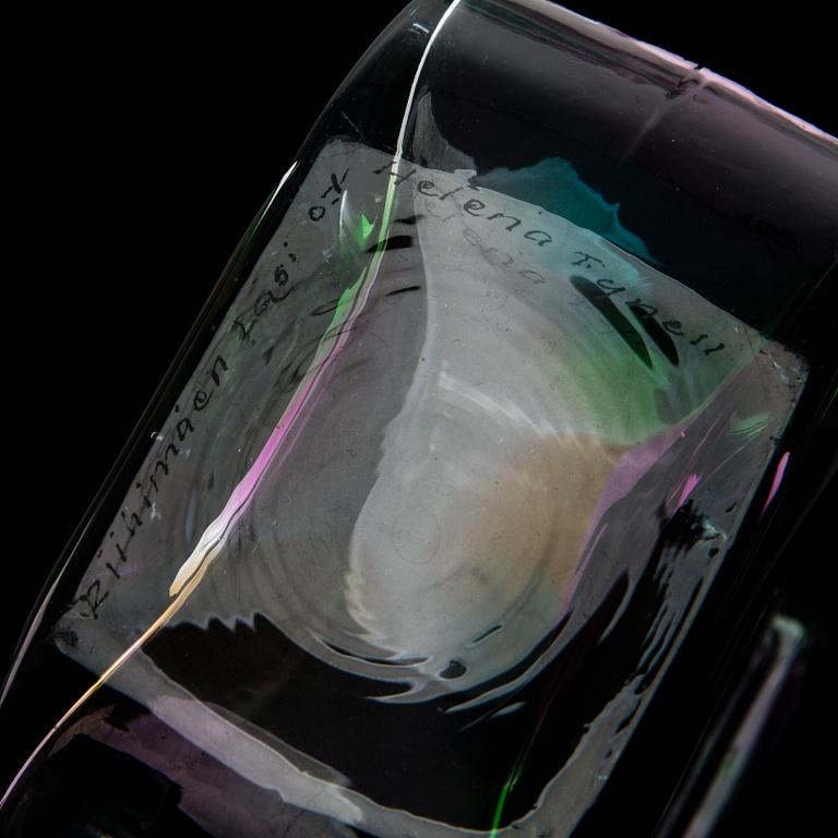 HELENA TYNELL, vaser, 2 st signerade Riihimäen Lasi Oy, Helena Tynell.