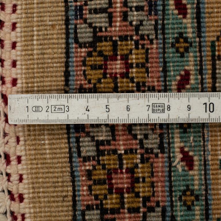 A CARPET, a Tabriz probably, ca 283-288 x 183,5-188,5 cm.