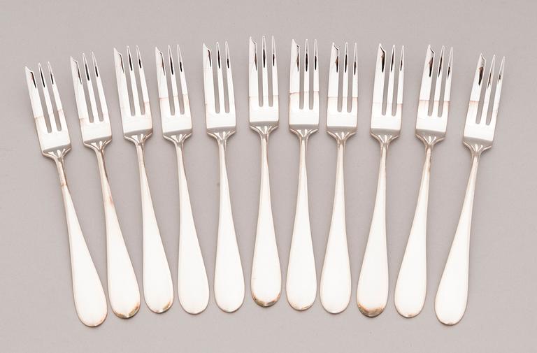 Silver cutlery, totally 70 pieces of two different series. Suomen Kultaseppä oy/ Kultateollisuus oy, Turku 1911-1973.
