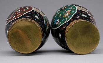 VASER, sex stycken, cloisonne. Japan, Meiji.