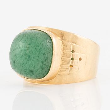 Ring, 18K gold with aventurine quartz.