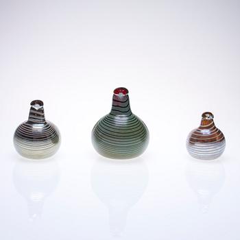 FIGURIINEJÄ, 3 kpl, lasia, signeerattu O.Toikka Nuutajärvi.