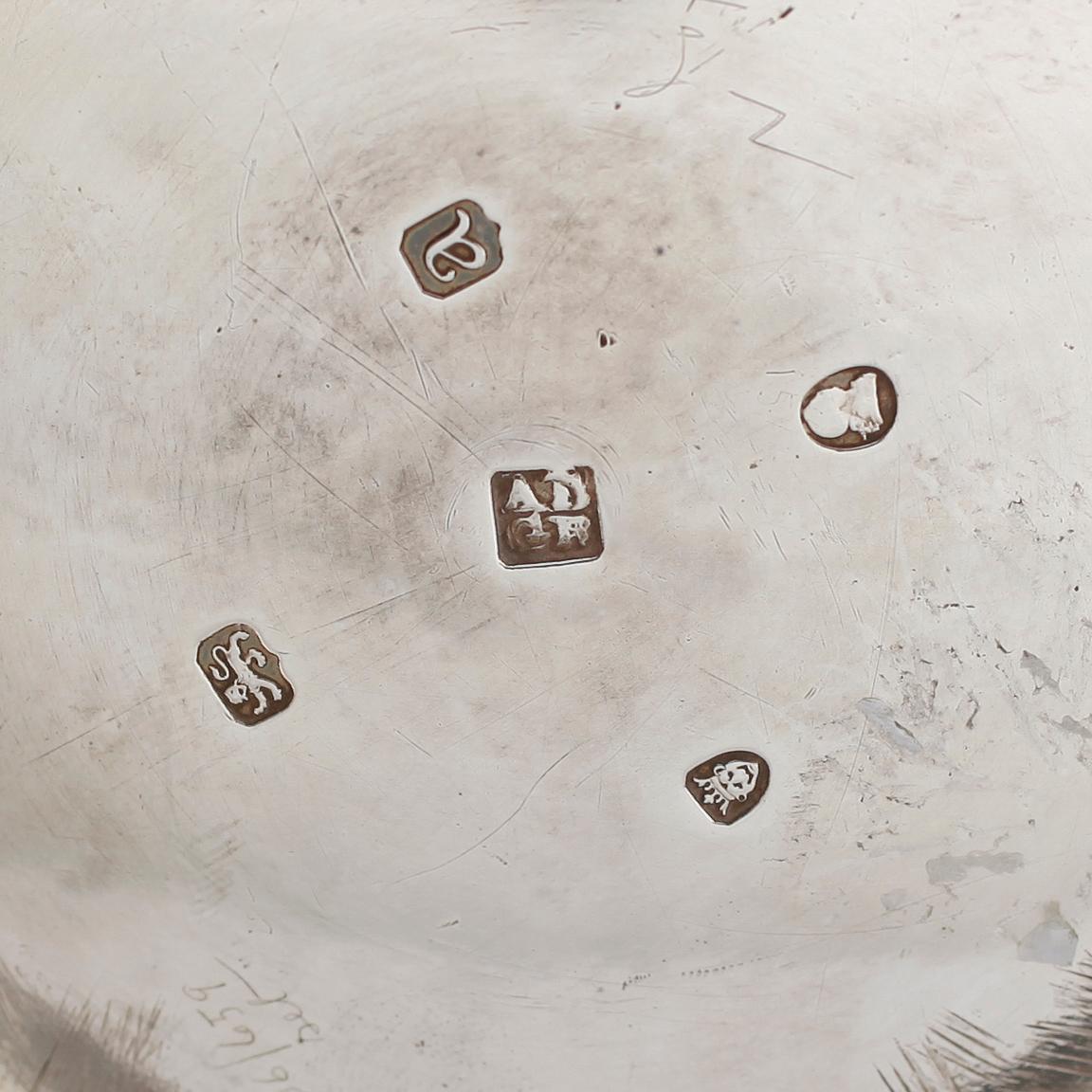 TEKANNA, silver, Alice & George Burrows, London 1816. Vikt ca 685 gram.