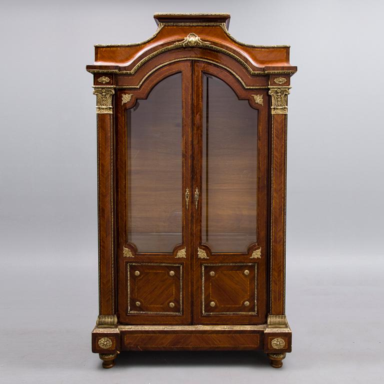 VITRIN, empirestil, 1900-talets slut.