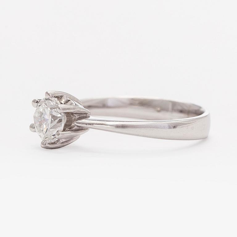 Bucherer, ring, 18K vitguld med briljantslipad diamant 1,02 ct. SJL certifikat.