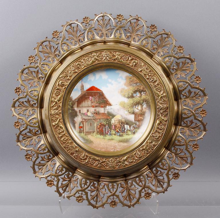 VÄGGPLAKETTER, 2 st, porslin och mässing. Renässansstil, 1800/1900-tal.