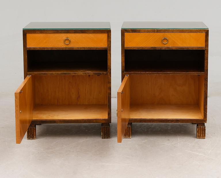 SÄNGBORD, 1 par, 1900-talets mitt.