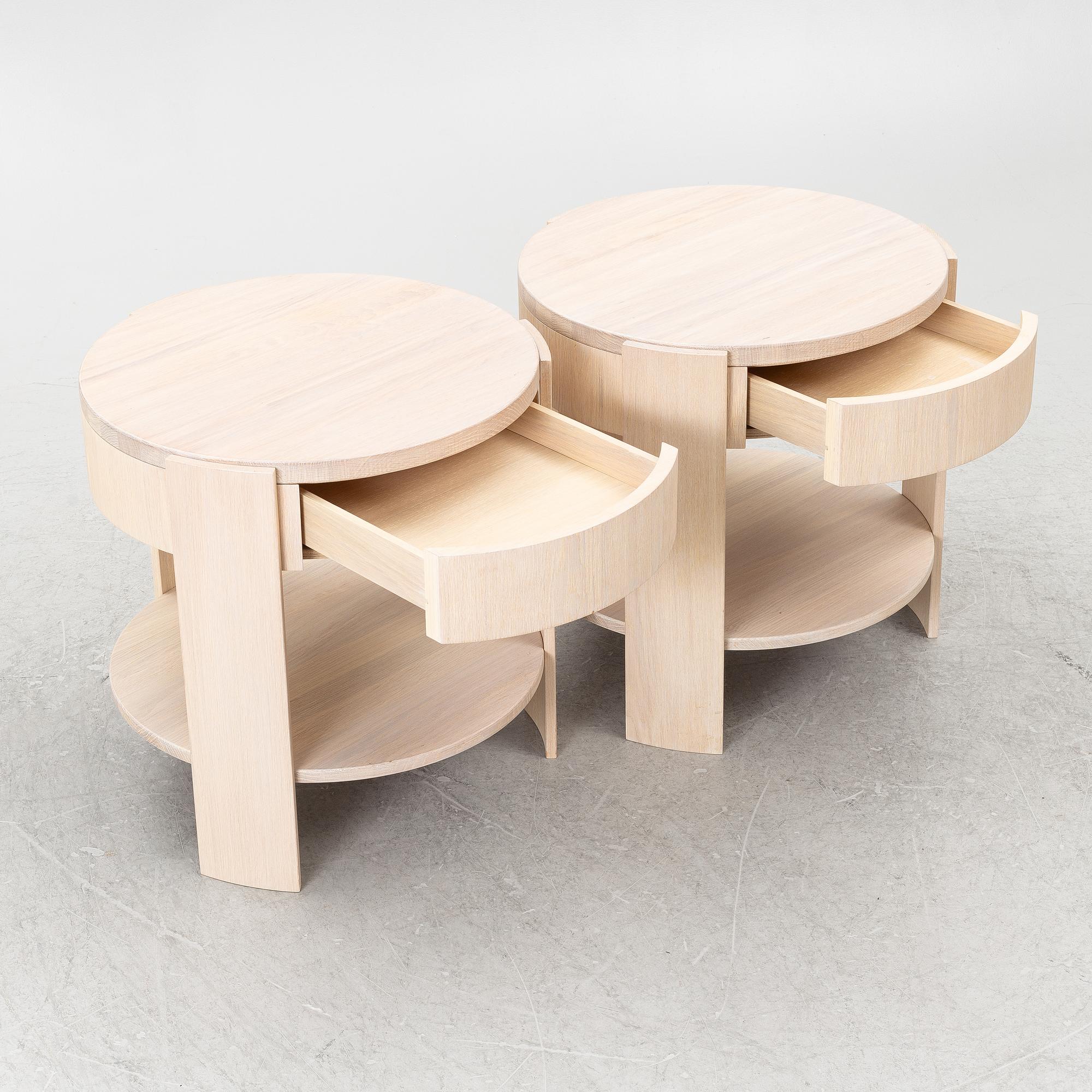 Sängbord, ett par, samtida.