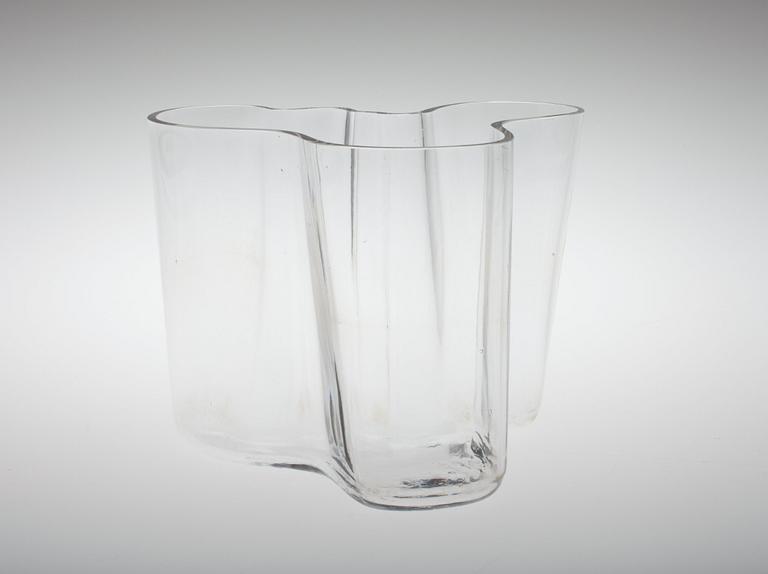 Alvar Aalto, A VASE.