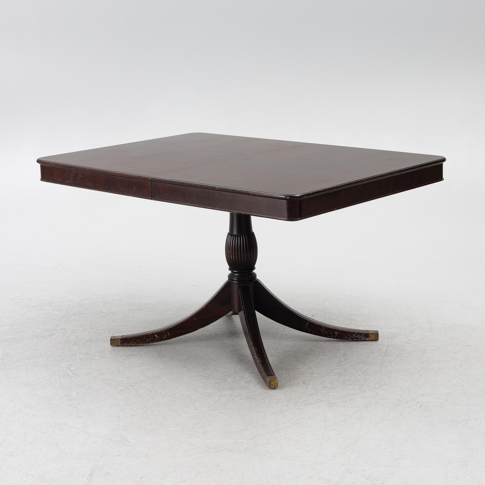 Matsalsbord,  Engelsk stil, tidigt 1900-tal.