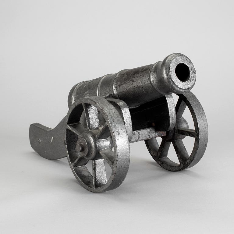 KANON, gjutjärn, Stavsjö Bruk, 1900-talets mitt.