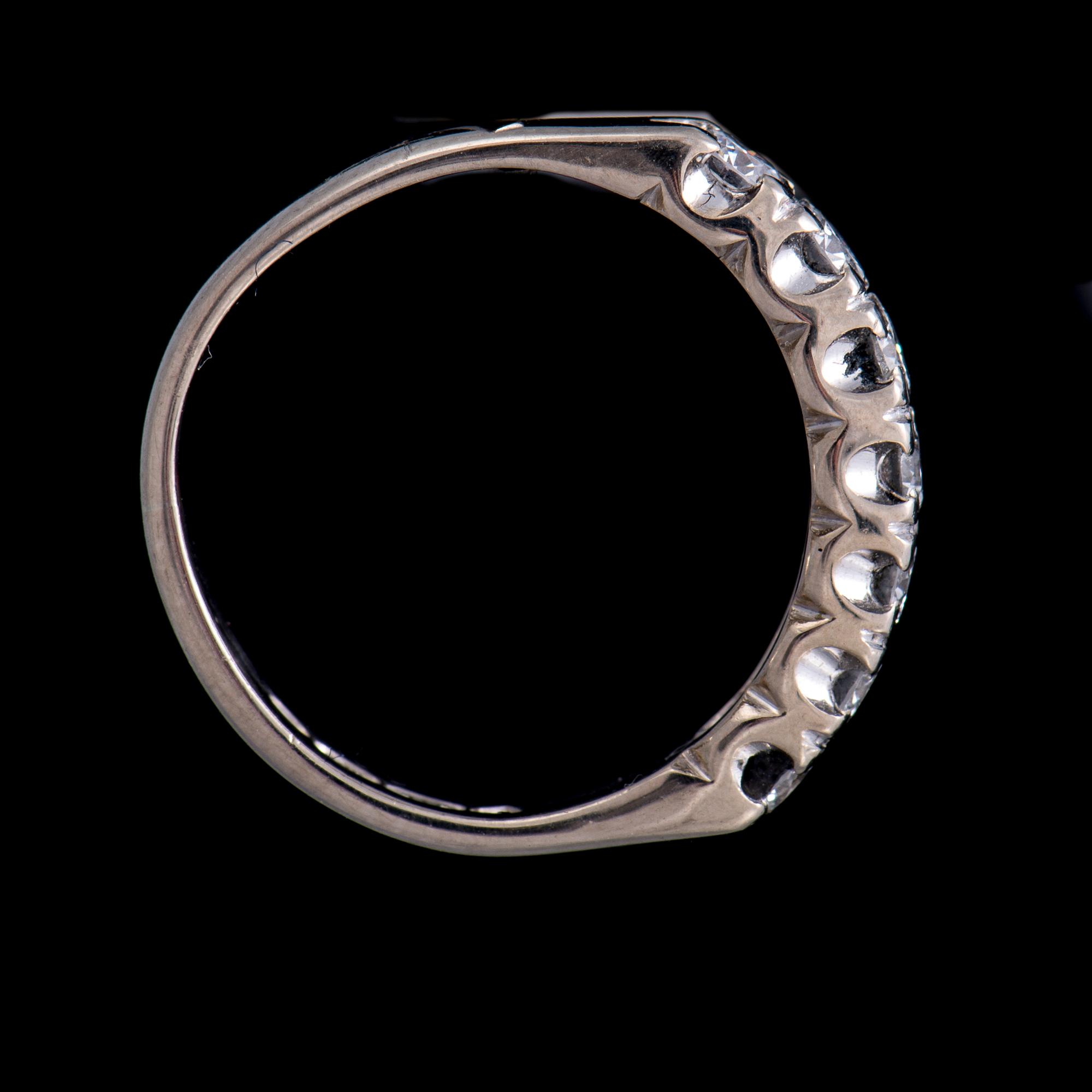 RING, 14K vitguld, briljantslipade diamanter. Vikt ca 3,0 g.