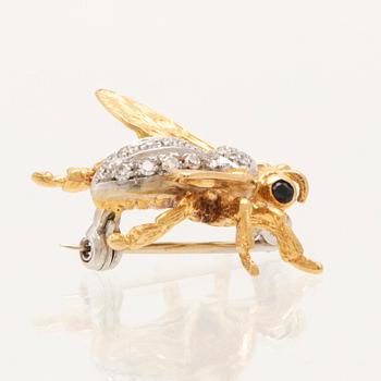 Brooch in 18K gold with round single-cut diamonds.