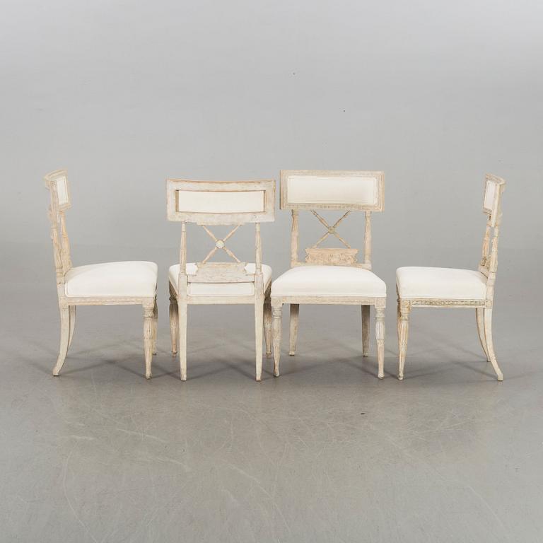 A SET OF LATE GUSTAVIAN CHAIRS CA 1800.