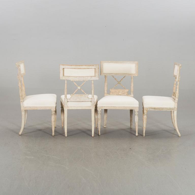 A SET OF LATE GUSTAVIAN CHAIRS CA 1800.