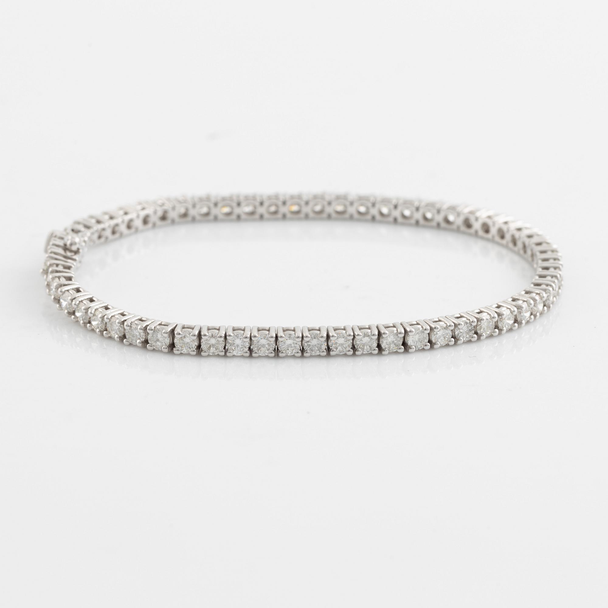 Tennisarmband med briljantslipade diamanter.