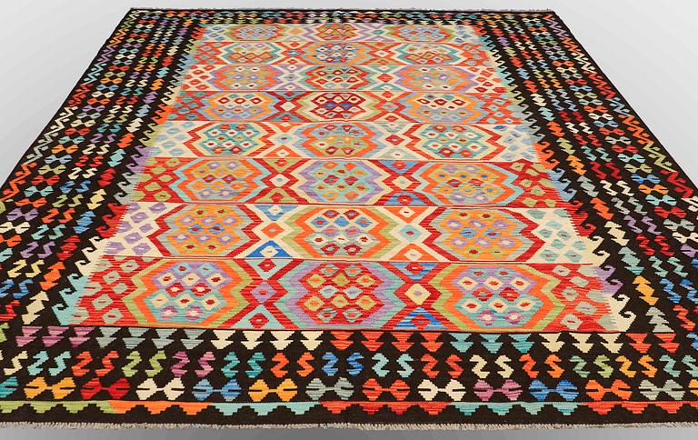 MATTA, kelim, ca 375 x 285 cm.