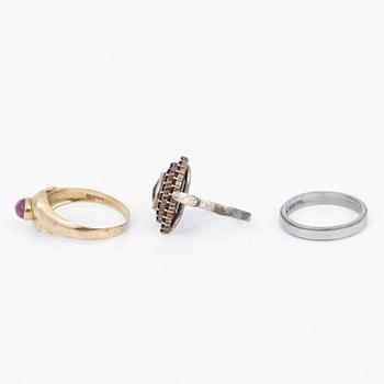RINGAR, 3 st, 18K guld och silver, Sverige, 1900-tals. Vikt ca 10,82 g.