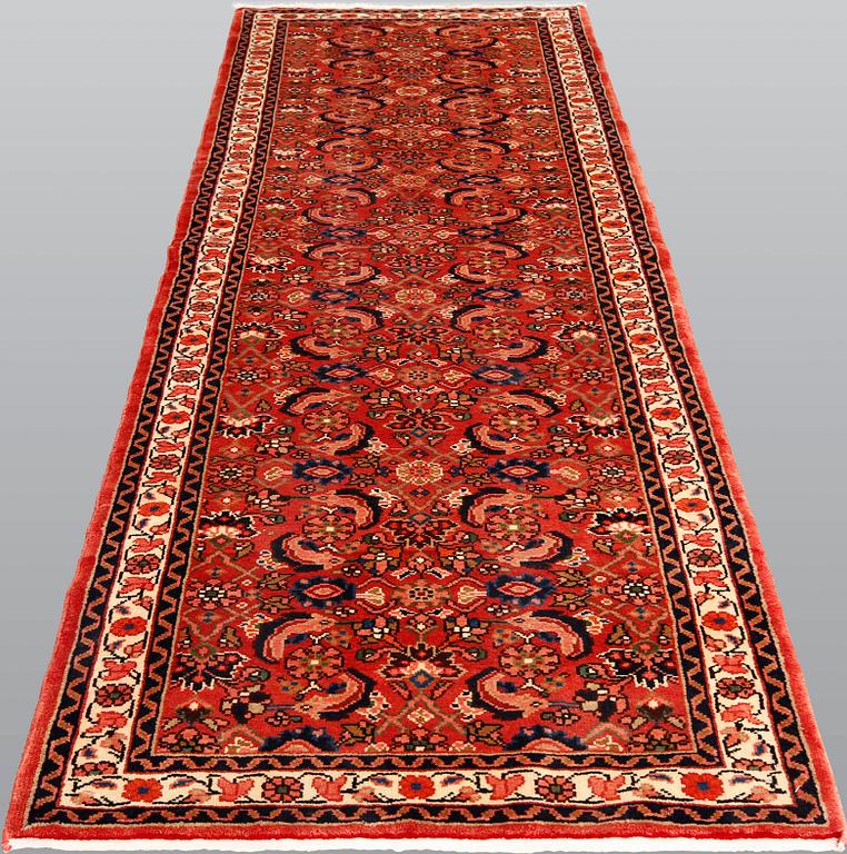 A Hamadan runner, approximately 286 x 98 cm.
