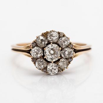 Ring, 14K guld och gammal- och risenslipade diamanter ca. 0.90 ct totalt. Ryssland.