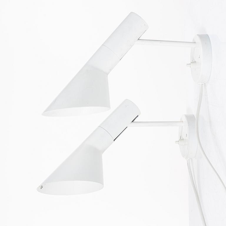 Arne Jacobsen, Wall lamps a pair model 33090 "AJ", Louis Poulsen.