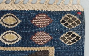 CARPET. "Snäckorna". Gobelängteknik (tapestry weave). 309 x 253 cm. Signed AB MMF BN.
