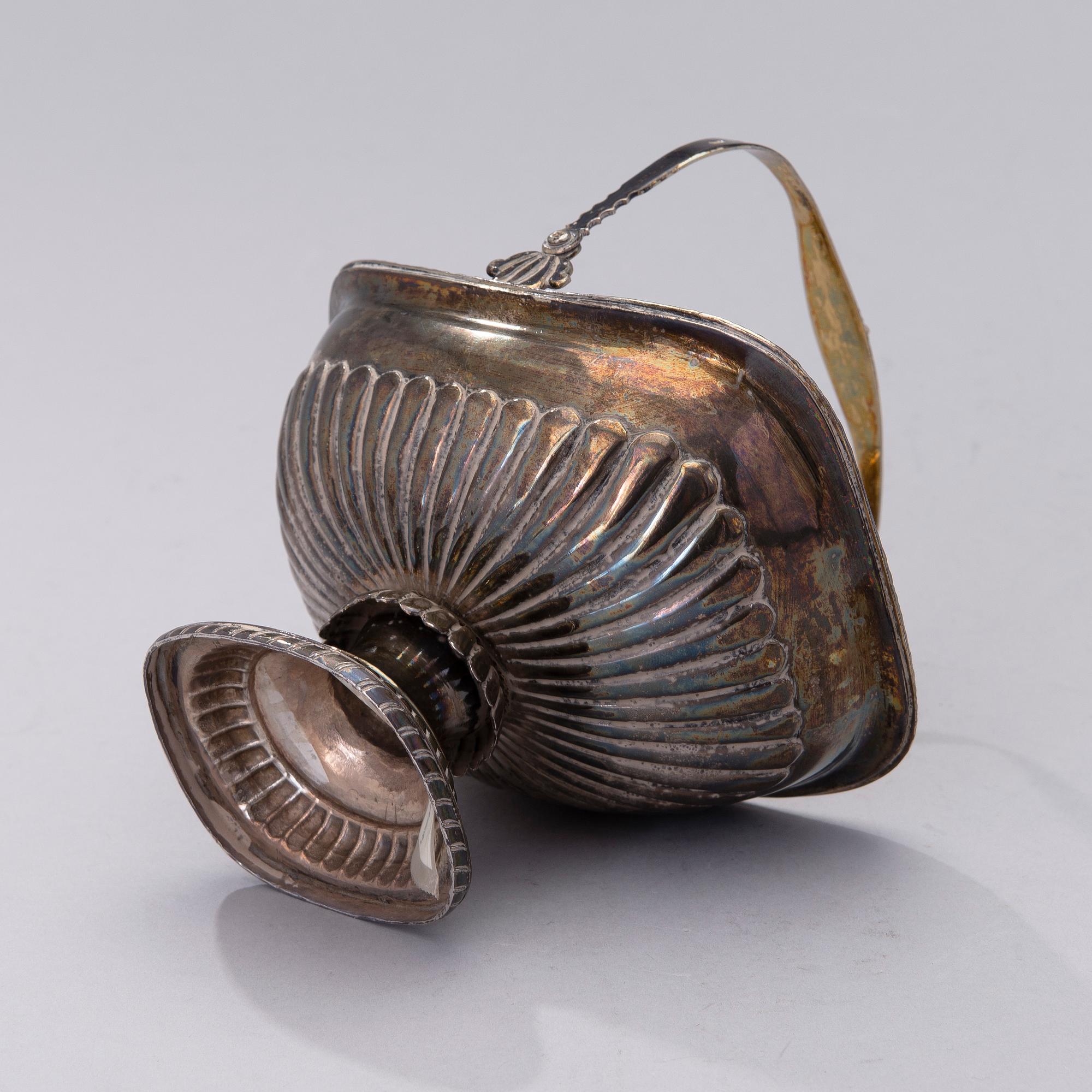 BONBONJÄR, silver, kontrollmästarstämpel Michail Michailovich Kaprinski, Moskva 1822. Vikt 300 g.