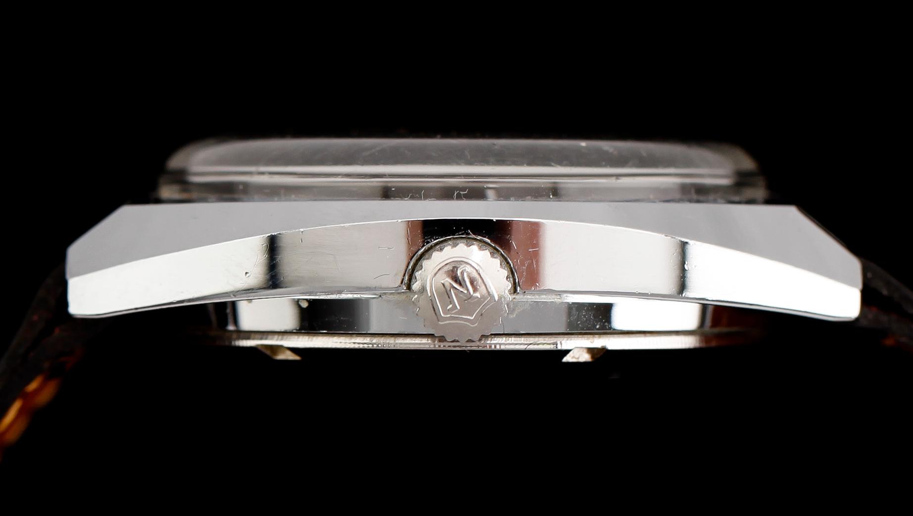ARMBANDSUR, 2 st, Nivada automatic, stål, 1900-talets andra hälft.