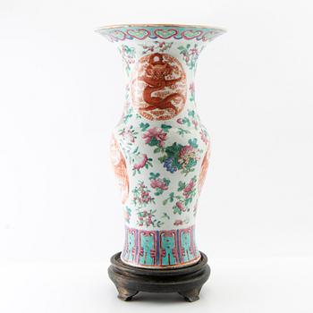 Vase China late Qing porcelain.