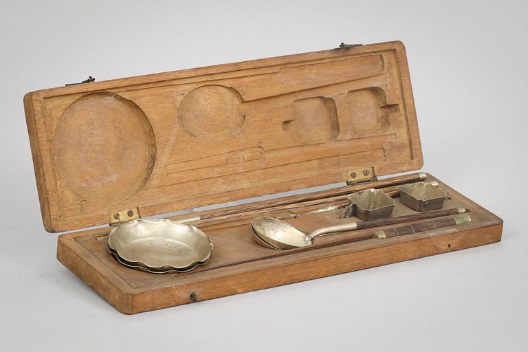 RESEBESTICK i ETUI, Sydostasien, 1900-talets början.