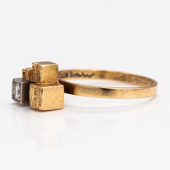 Björn Weckström, Sormus "Kultatorni", 18K kultaa ja timantti n. 0.09 ct. Lapponi 1970.
