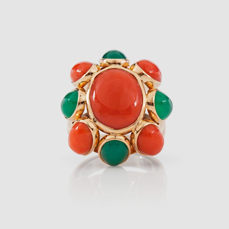 A cabochon-cut coral and green agate ring.